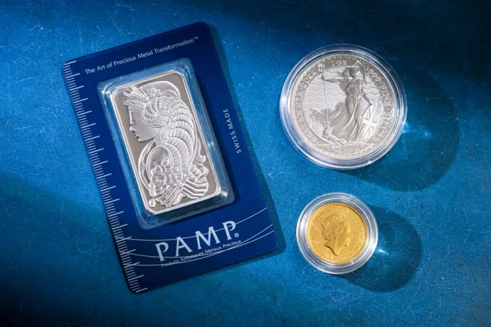 Gold, Silver and Bitcoin Slide as Rate Hike Bets Build